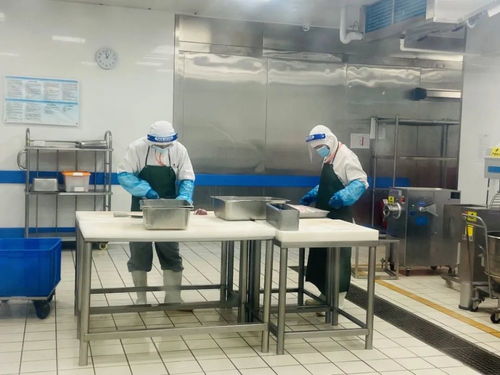 武漢媒體探秘飛機餐加工廠 科學(xué)家掌勺，為何總被吐槽“一個味兒”？